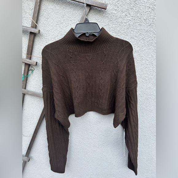 Alo Cable Knit Cropped Winter Bliss Turtleneck Long Sleeve in Espresso NWT! - Picture 6 of 10